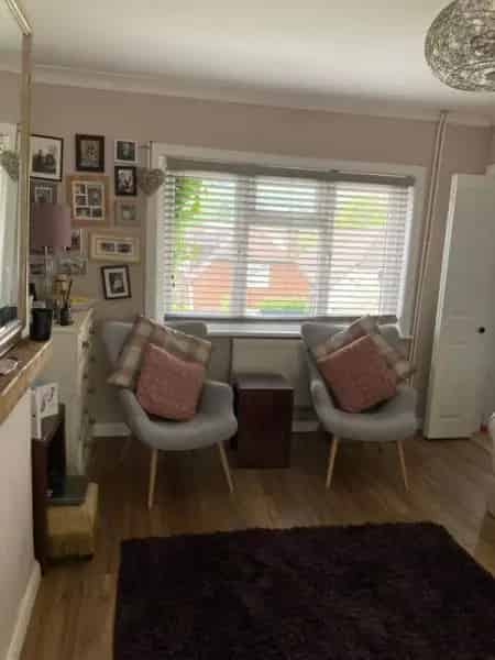 3 Bedroom Semi Detached House Large Garden Near London