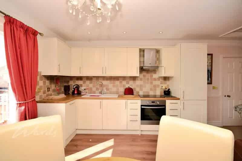 2 Bedroom Apartment to Rent Near Westgate Seafront