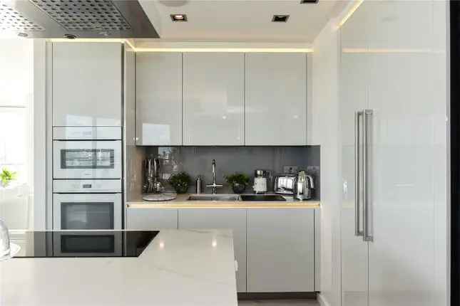 Flat for sale in New Providence Wharf, 1 Fairmont Avenue, Canary Wharf, London E14