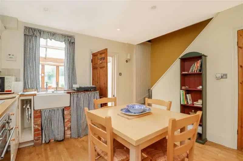 2 bed house for sale