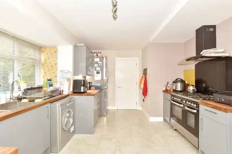 4 bedroom end of terrace house for sale
