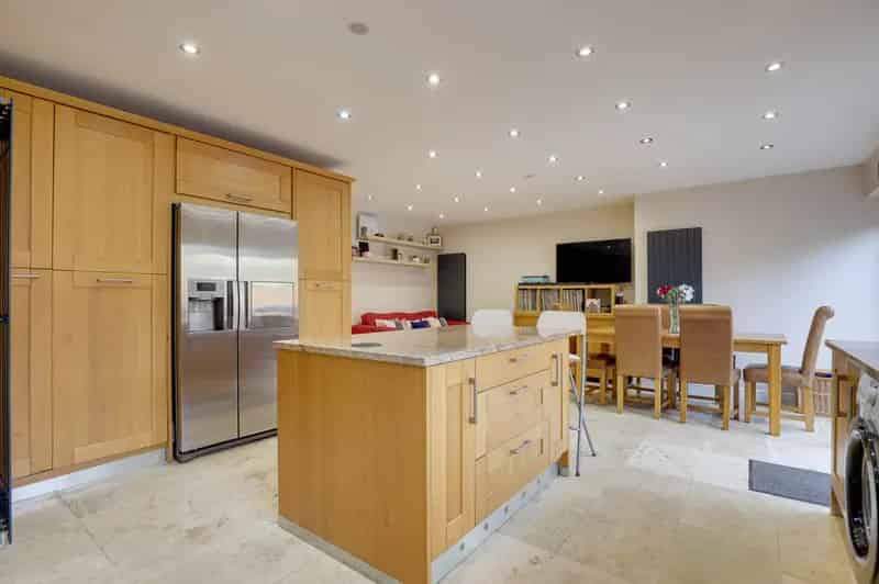 4 Bedroom Semi Detached House to Rent Caversham