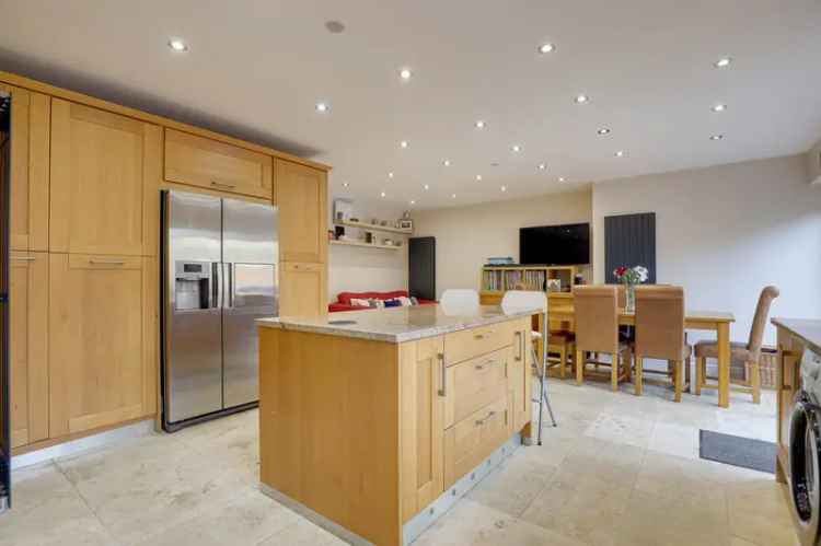 4 Bedroom Semi Detached House to Rent Caversham