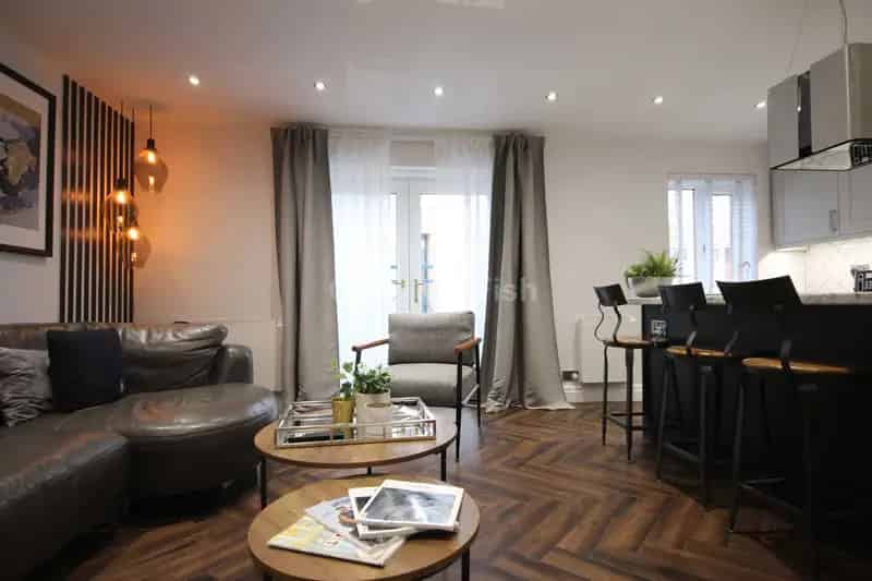 2 Bedroom Apartment Hulme Secure Parking Available April 2025