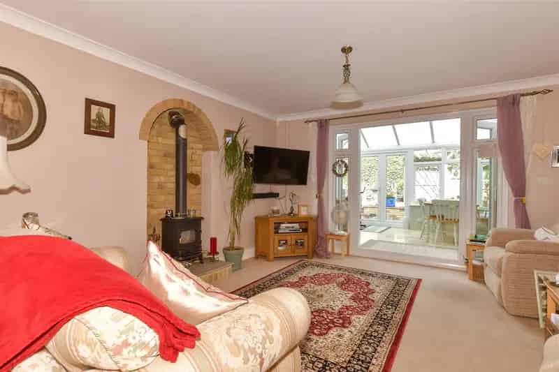3 Bedroom Semi-Detached House for Sale in Teynham