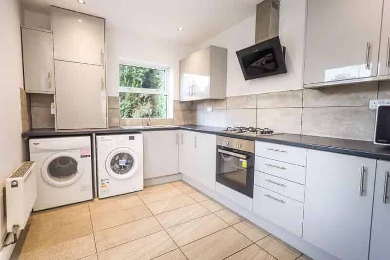 4 Bedroom Semi Detached House Near Bournemouth University