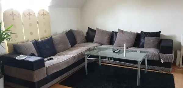 Flat For Rent in Corsham, England