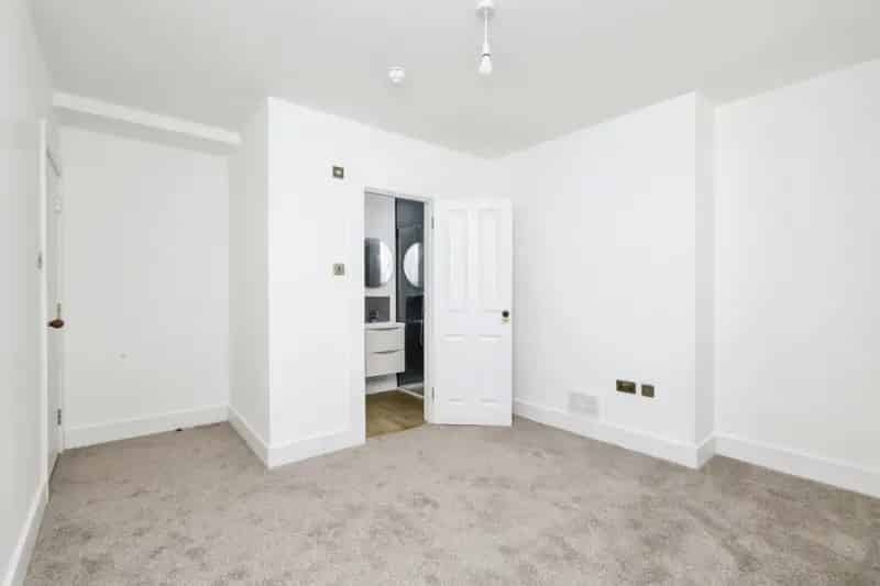 Luxury 2 Bed Apartment Near Eastbourne Seafront