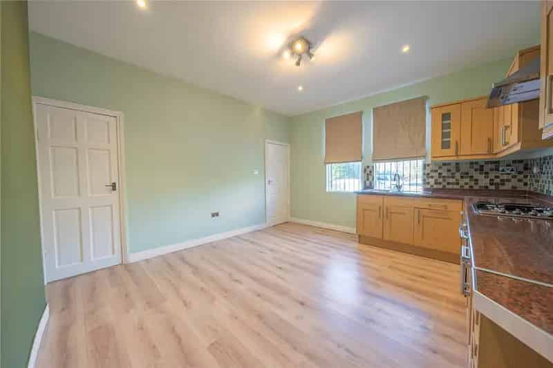 4 Bed End Terrace House Near Hovingham Primary School