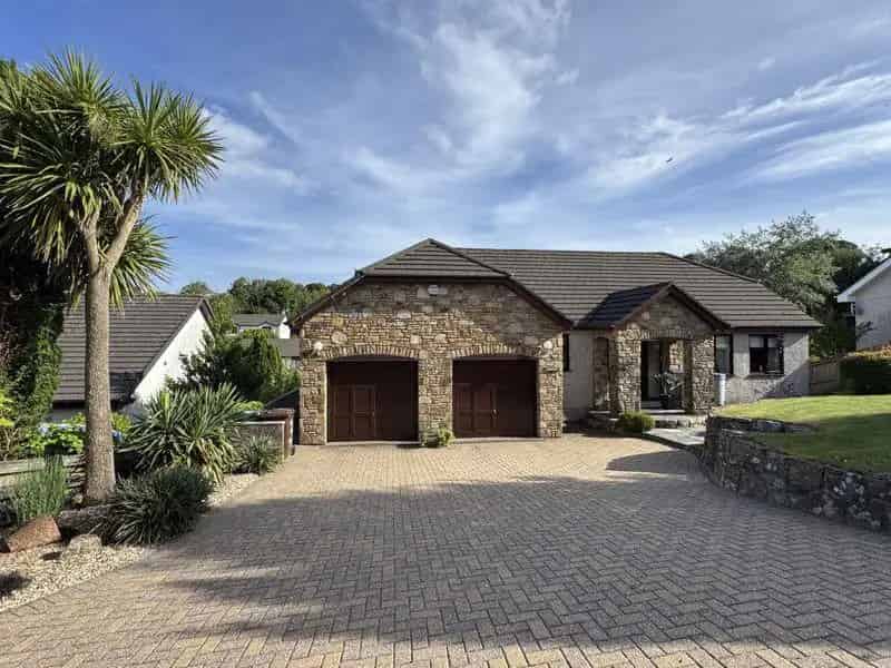 5 Bedroom Detached House for Sale Near City Centre