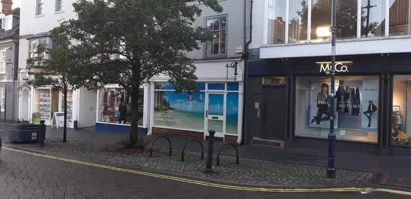 Alton High Street Retail Unit A1 A2 Use Prime Location