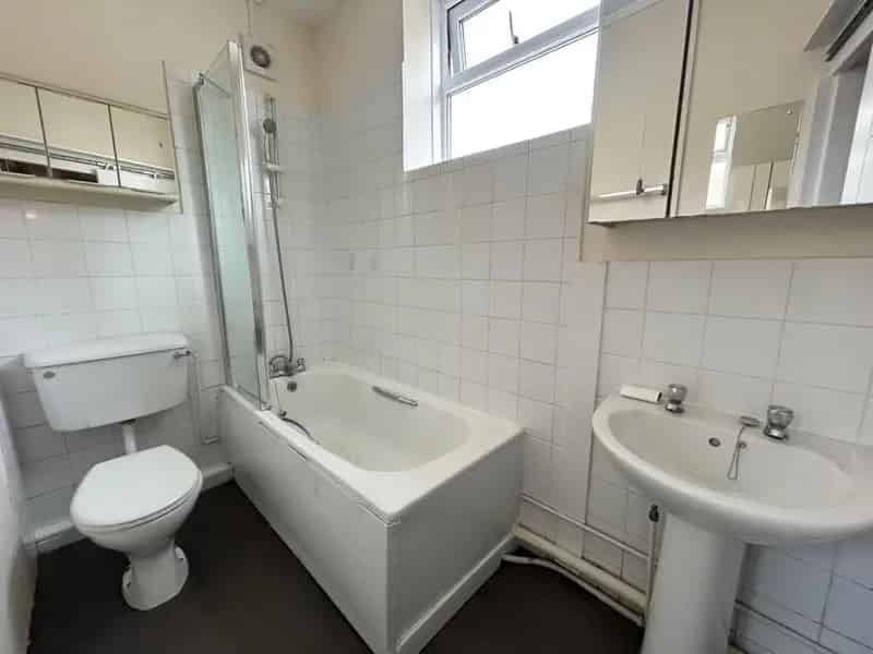 2 Bedroom Flat Kinson Road Ground Floor Apartment
