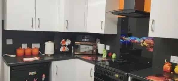 Bungalow near beach with new kitchen and bathroom