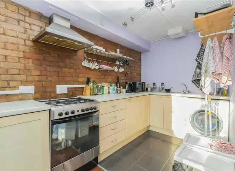 One Bedroom Property St Georges Square Furnished