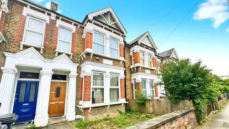 2 Bedroom Flat for Sale London SE6