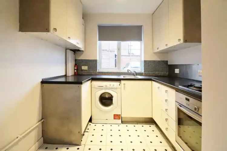 2 Bedroom Flat for Sale Near Bromley Town Centre