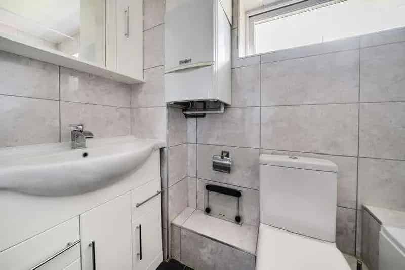2 bed flat for sale