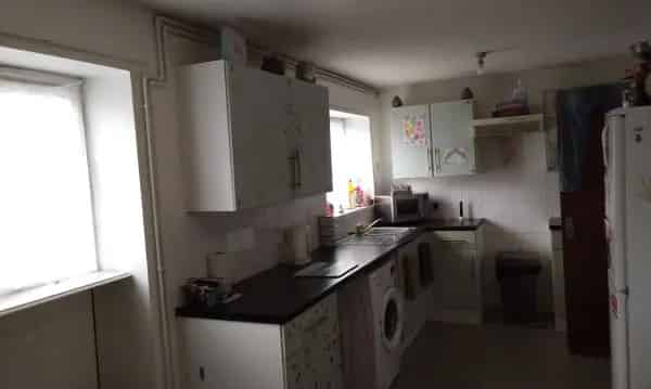 2 Bedroom Flat Near Shops and Schools
