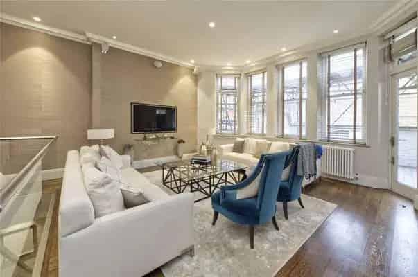 Three Bedroom Apartment with Terrace and Patio SW3