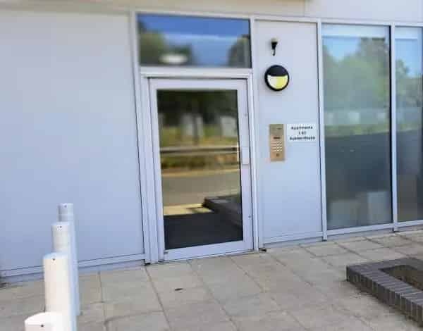 1 Bedroom Flat Near Train Station Modern Quiet Parking