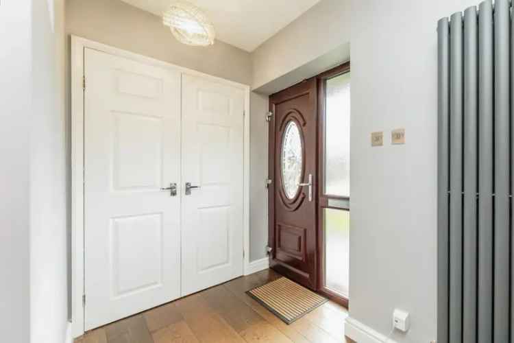Spacious 3-Bedroom Bungalow with Conservatory and Garden