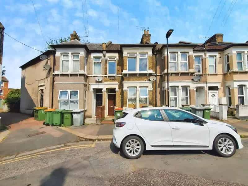 2 Bedroom Flat for Sale London E16