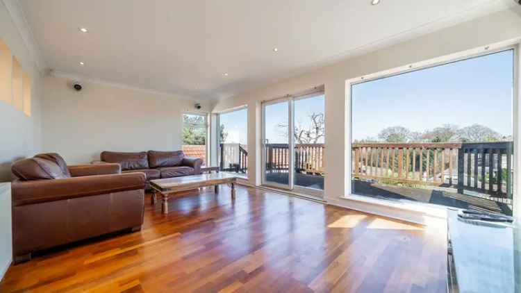 Spacious Detached Bungalow Newton Mearns