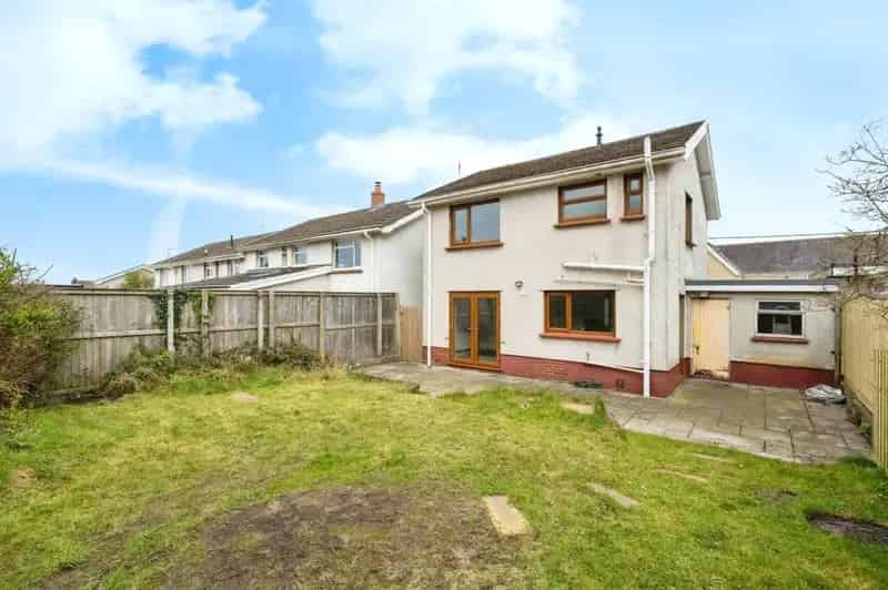 3 Bedroom Detached House Penclawdd Rear Garden Garage