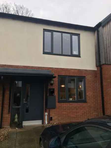 2 Bedroom House Near Town Center Triple Glazed Parking