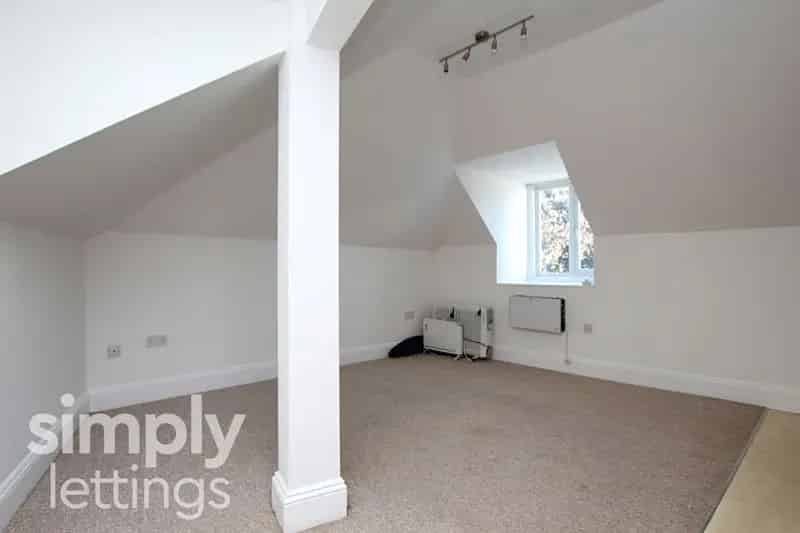 2 Bedroom Flat House to Rent