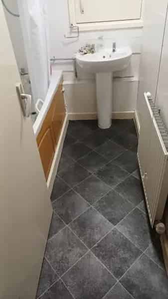 2 Bedroom Maisonette Near Shops and Schools