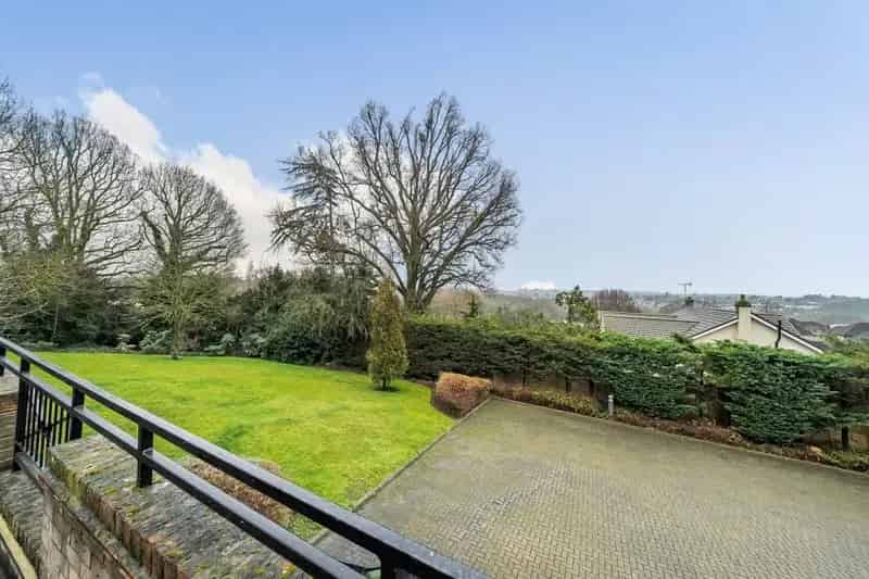 Two-Bedroom Ground Floor Apartment Near Enfield Chase Station