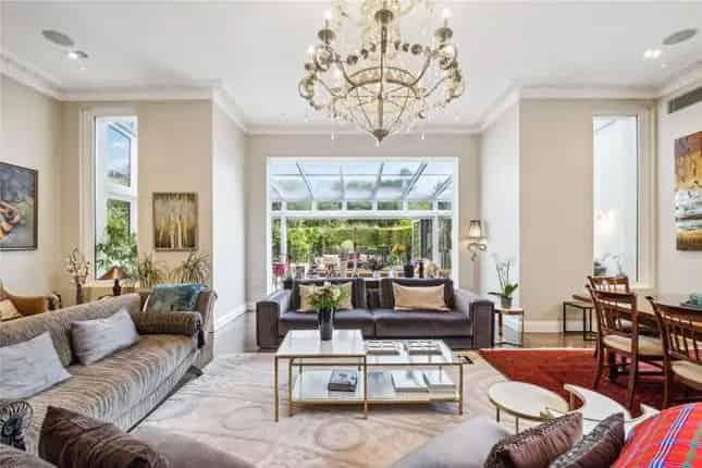 Detached House for Sale in Castelnau Barnes London SW13