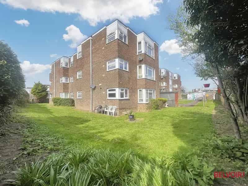 2 Bedroom Apartment for Sale in Charlton Kings