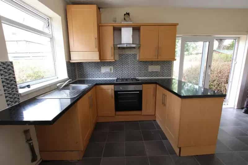 3 Bedroom Semi-Detached House to Rent