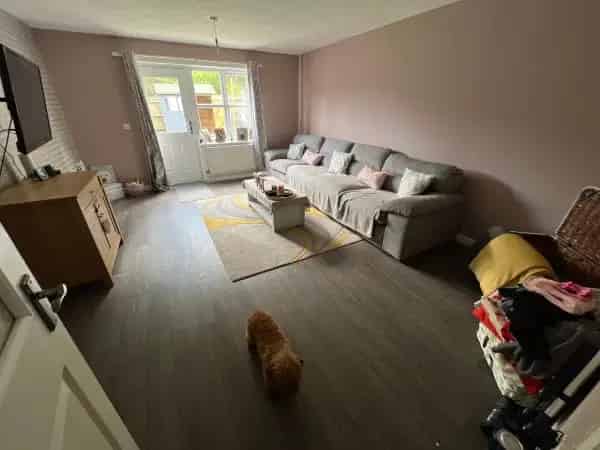 2 Bedroom House Mid Terrace with Garden and Parking