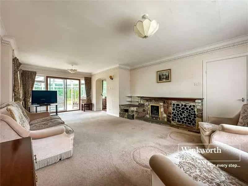 3 Bed Detached House For Sale - Modernisation Needed