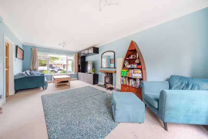 4 Bedroom Family Home Near Lowbrook Primary School Maidenhead