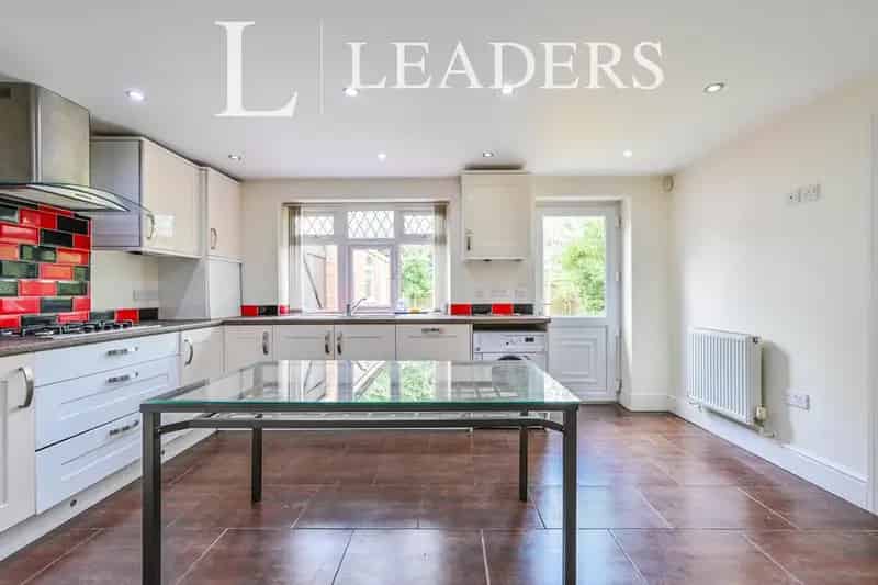 3 bedroom detached house to rent