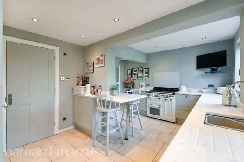 3 Bedroom Extended Family Home with New Roof and Windows