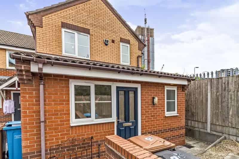3 Bedroom Semi Detached House to Rent Salford M3