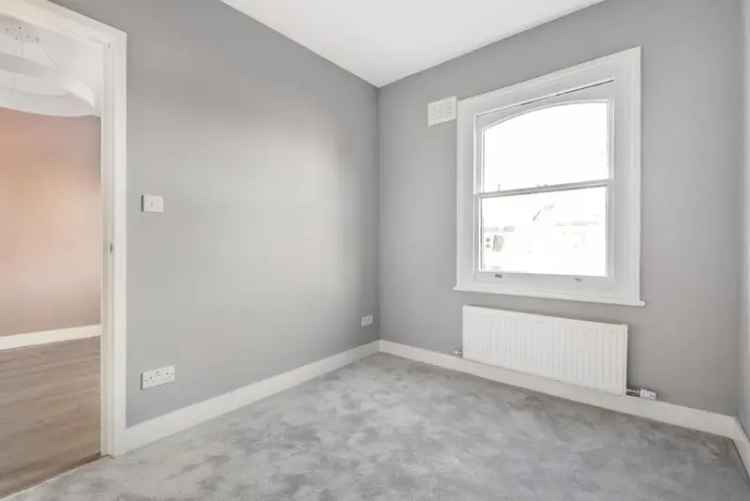 Modern 2-Bed Flat Near Clapham High Street Brixton