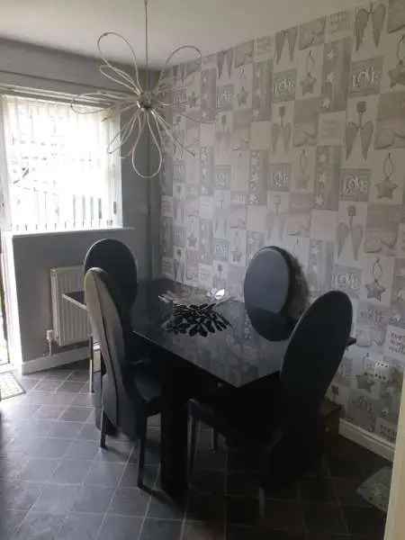 House For Rent in Leeds, England