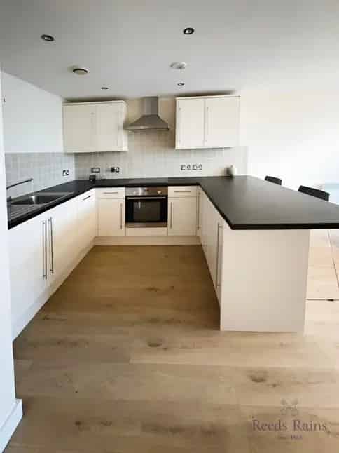 2 Bed Furnished Apartment Liverpool City Centre Balcony