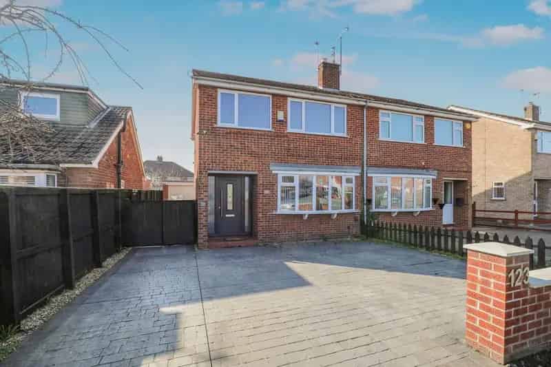3 Bedroom Semi-Detached House For Sale
