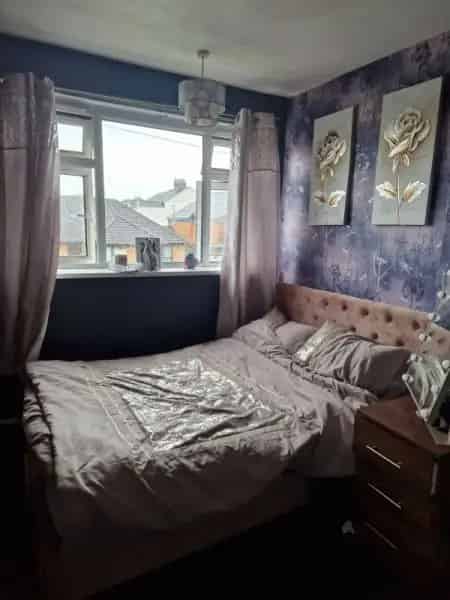 2 Bed House Large Garden Close to Schools