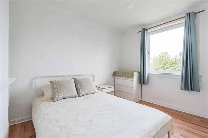 4 Bed Flat Double Upper with 1 Reception Room
