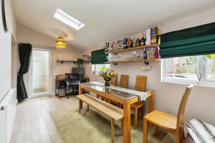 Four Bedroom Detached Family Home Near Aylesbury Town Centre