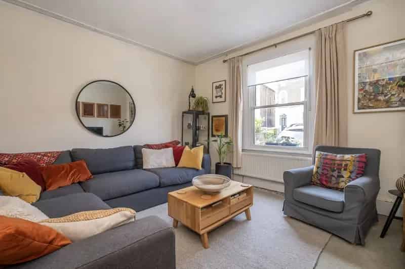 3 Bedroom Detached House for Sale in Knights Park Kingston