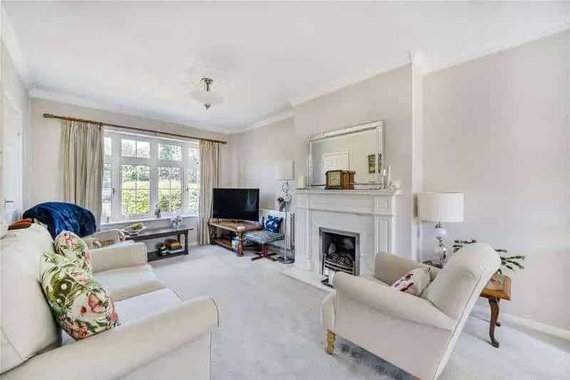 3 Bed House for Sale Hersham Village No Onward Chain